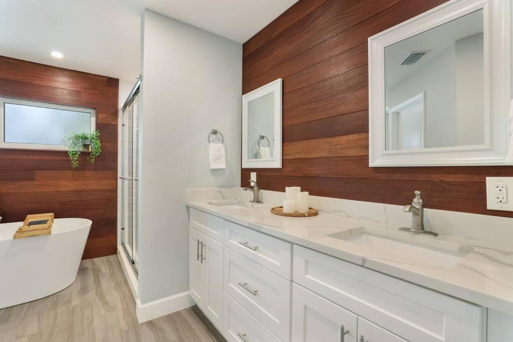Сasa de vacaciones Updated Pool Home, Near Siesta Key