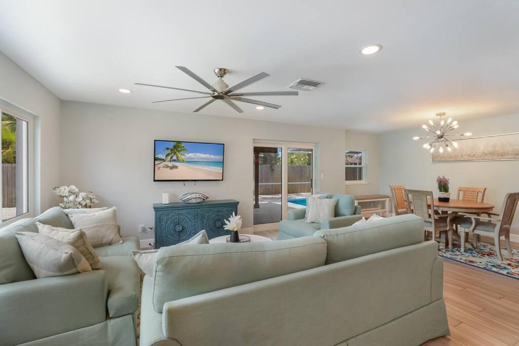 Updated Pool Home, Near Siesta Key