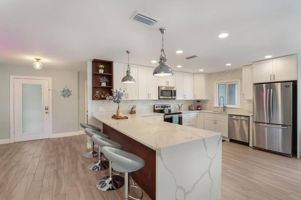 Updated Pool Home, Near Siesta Key Сasa de vacaciones *